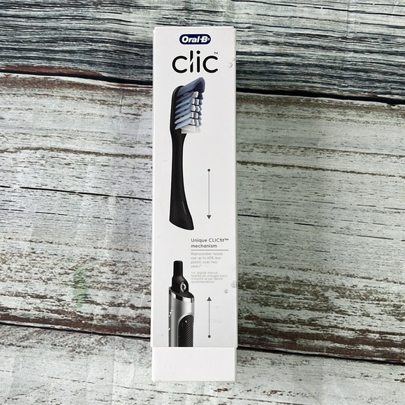 Oral-B Clic Manual Toothbrush With Extra Replacement Head And Magnetic Holder - Picture 4 of 9